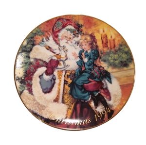 Avon Vintage 1994 "The Wonder of Christmas" Collectors Plate